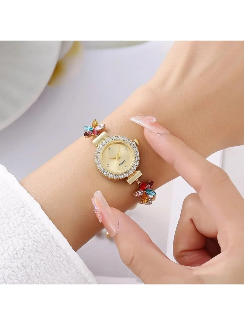 Women's Pink Analog Quartz Light Simple Floral Bracelet Diamond Luxury Watch